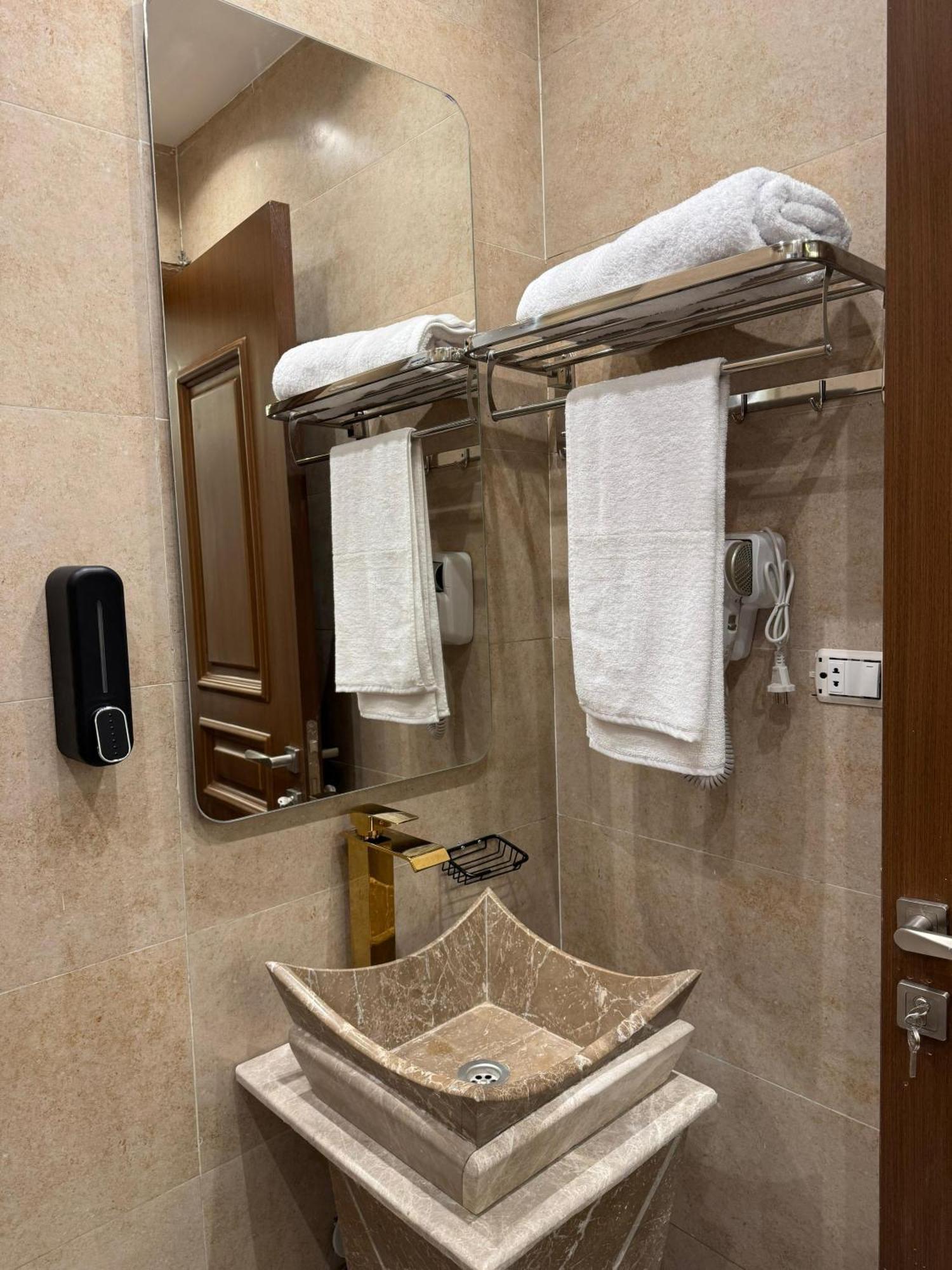 New White Pyramids Inn Ghatati Ngoại thất bức ảnh
